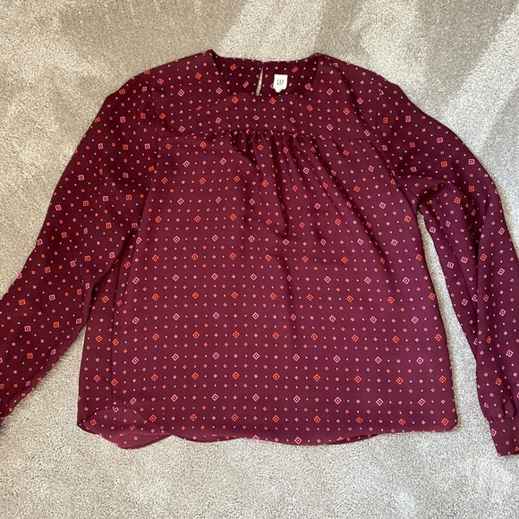GAP Long Sleeve Shirred Crew in Garnet - Picture 3 of 4